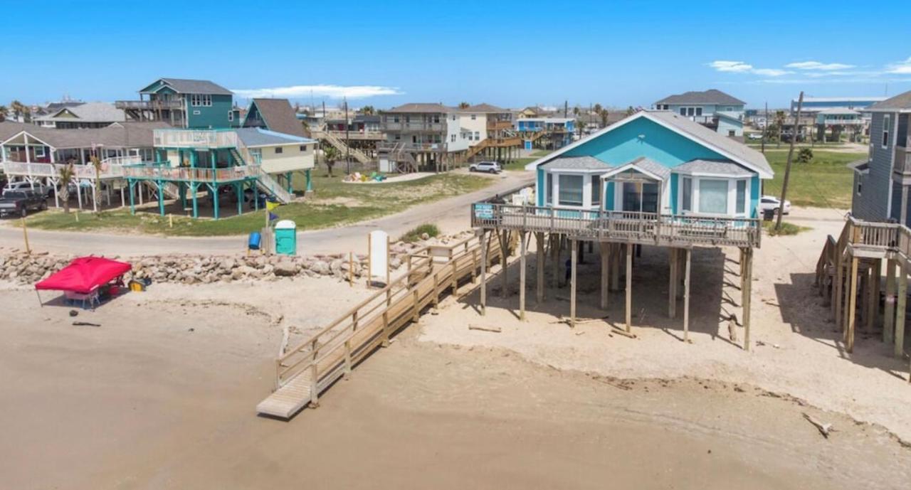 Surfside Beachfront Dream Holiday home *