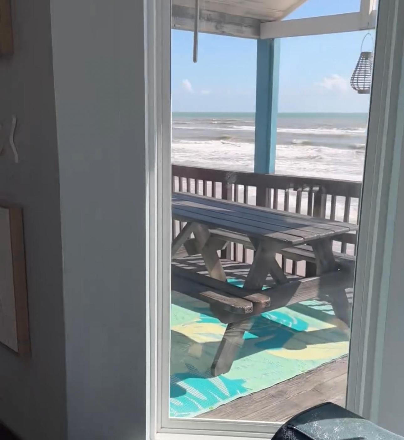 Surfside Beachfront Dream Holiday home