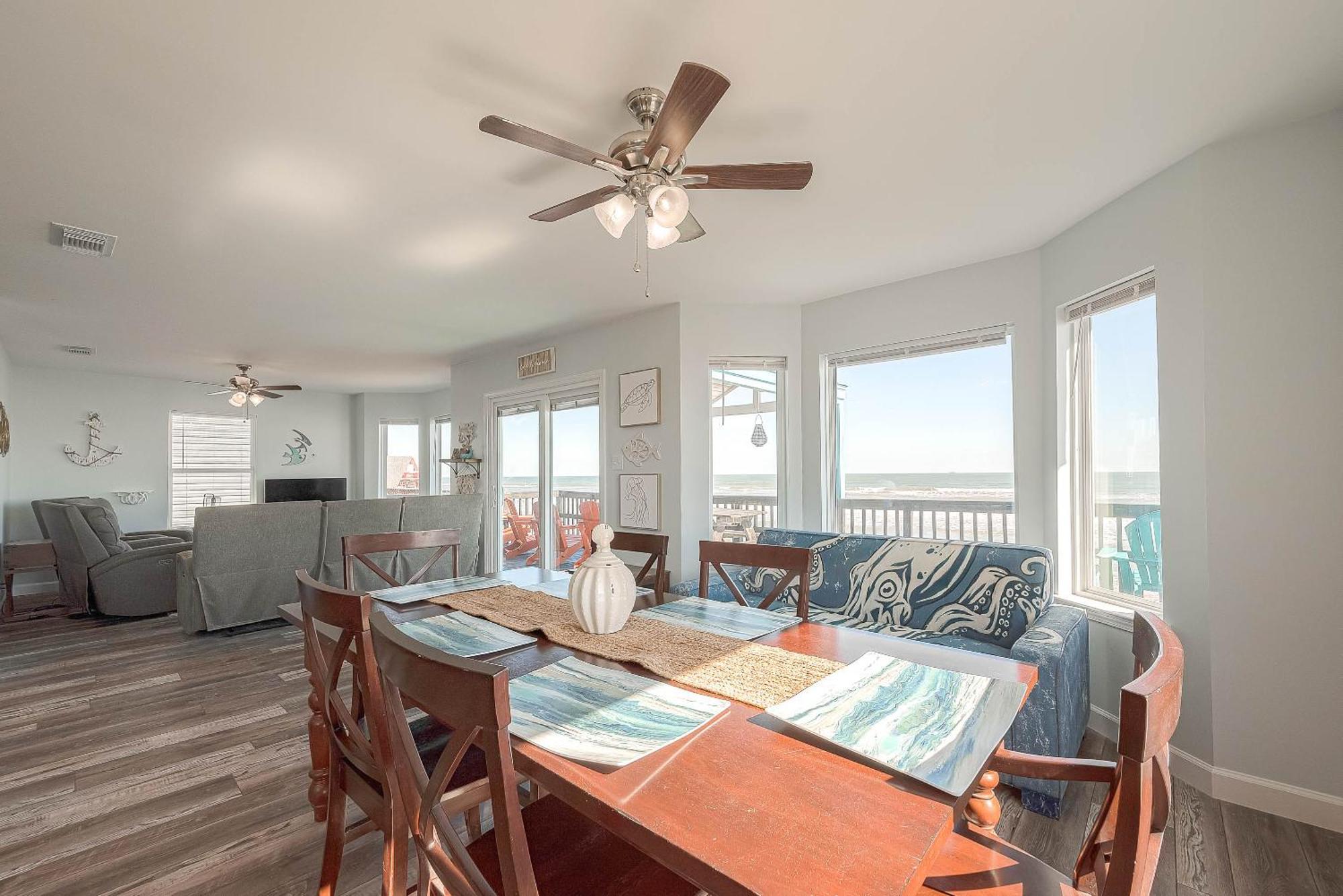 Surfside Beachfront Dream Holiday home *