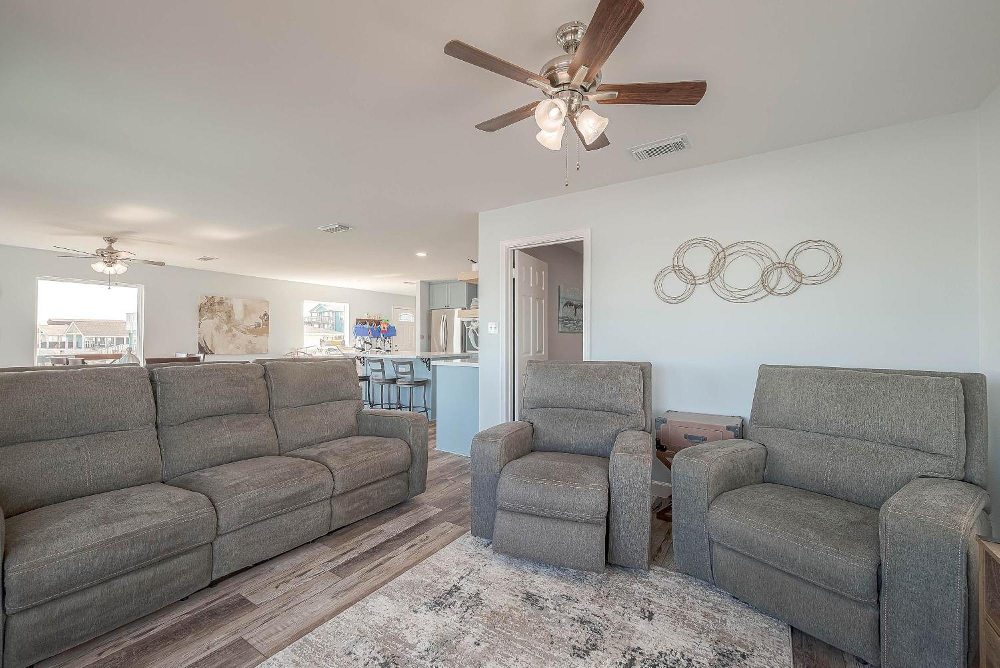 Surfside Beachfront Dream Holiday home *